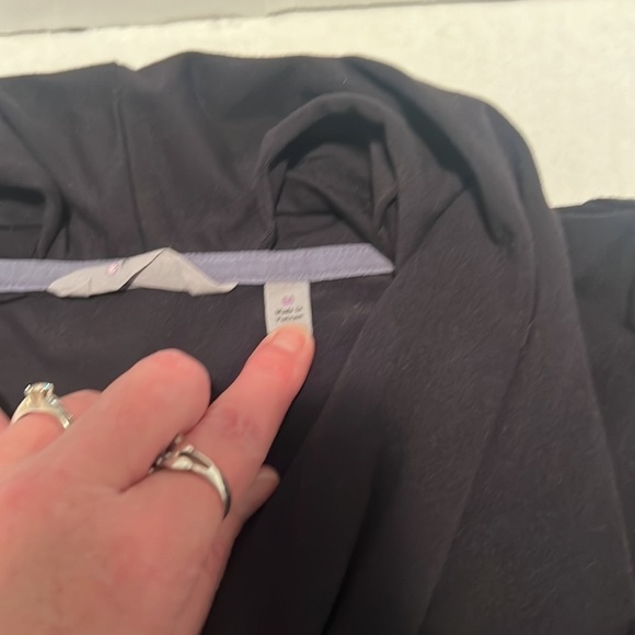 Athleta black long sleeve top size M. - Picture 5 of 6